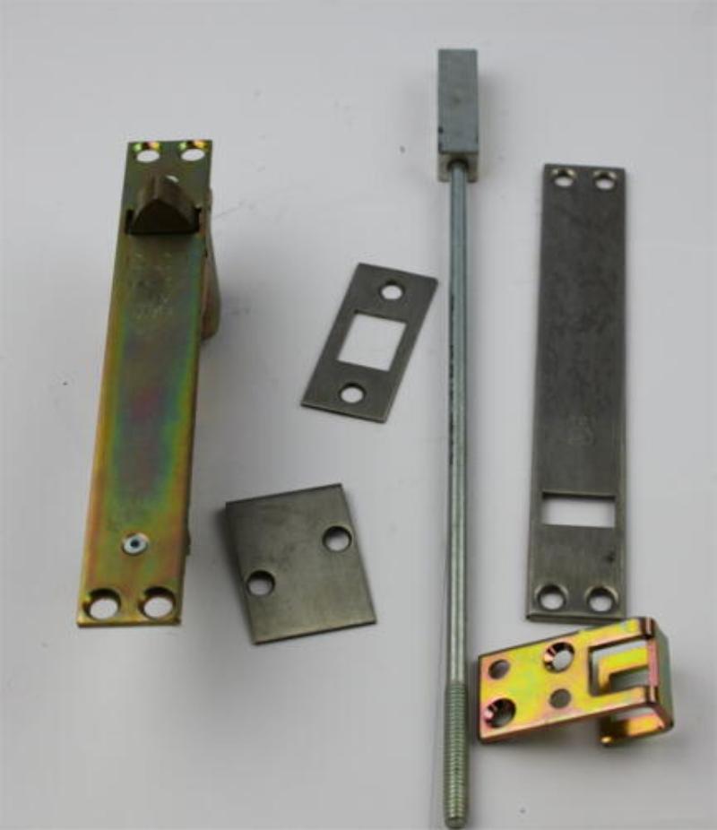 Automatic bolt for fire doors